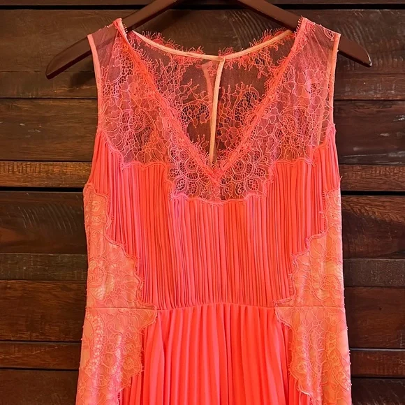 BCBG Angelea Dress Size 6 in Color Coral Reef